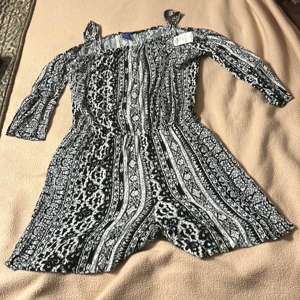 Apt 9  cold shoulder Romper